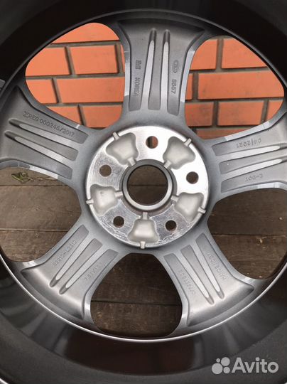 Один новый диск R18 Kia K5