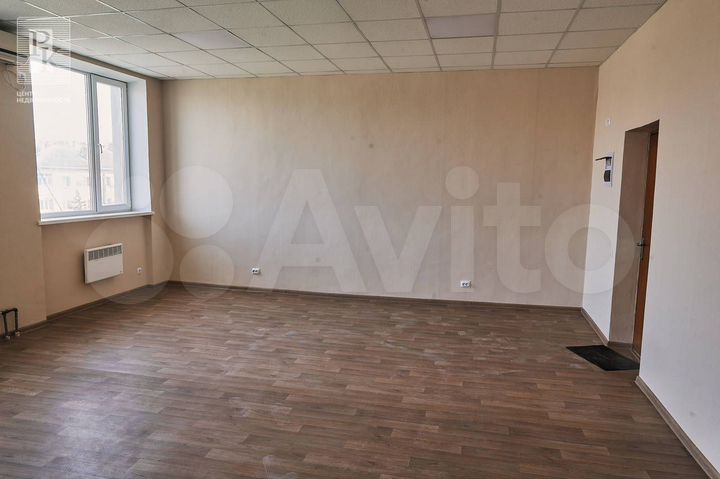 Офис 48 м2 на первой линии в Камышах