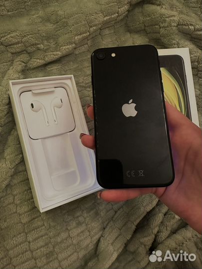 iPhone SE, 64 ГБ