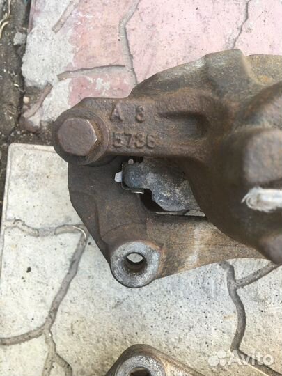 Тормозной Суппорт передний mitsubishi lancer 10