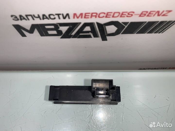 Кнопка блокировки багажника Mercedes W222 S 222