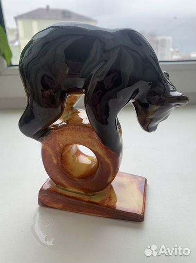 Статуэтка фарфор