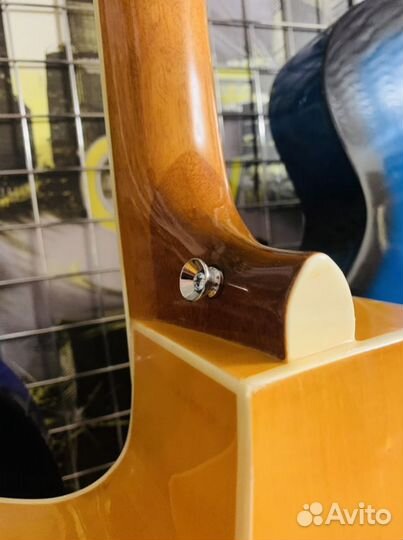 Акустическая гитара