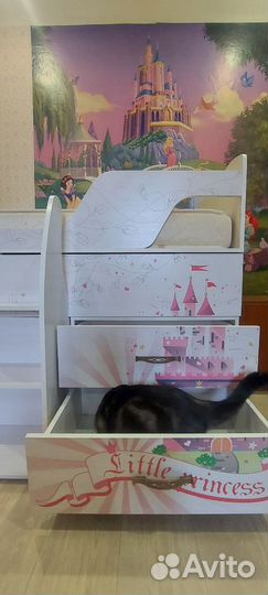 Детская кровать чердак со столом и шкафом