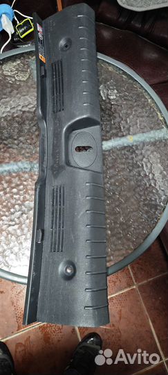 Накладка замка багажника KIA stinger