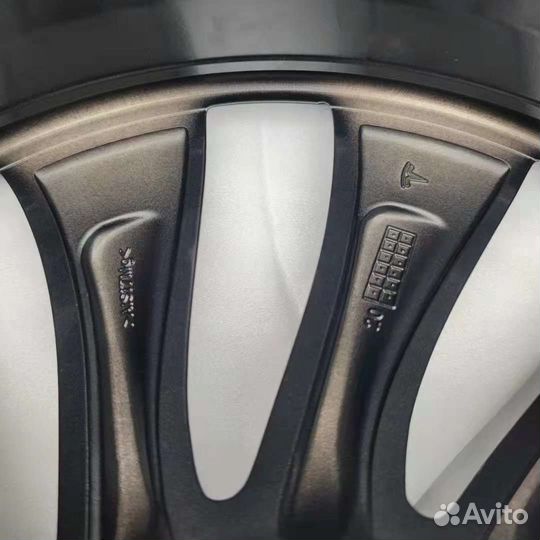 Новые оригинальные диски на Tesla Model 3