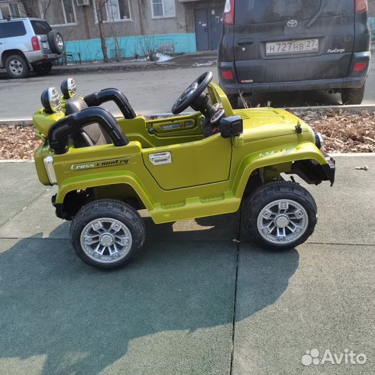 Детский электромобиль бу