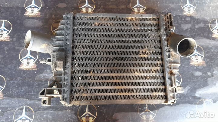 Радиатор интеркулера A6385012901 Мерседес Vito