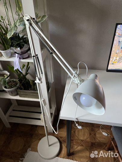 Светильник напольный