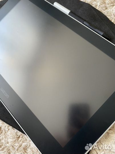 Графический планшет с экраном wacom one