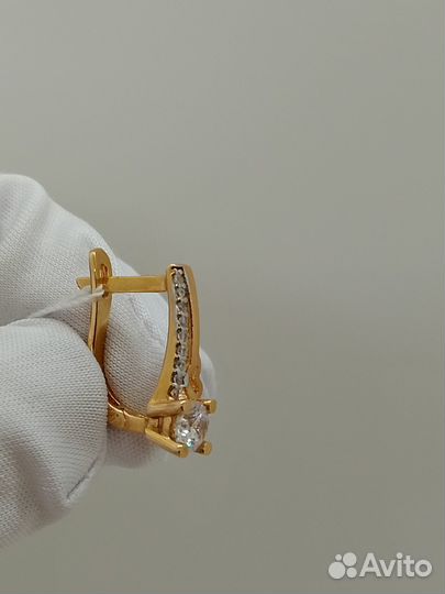 Серьги с синтетическим камнем Золото