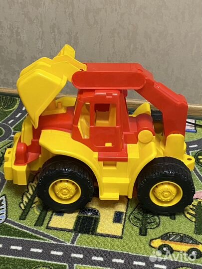 Ирушечный экскаватор