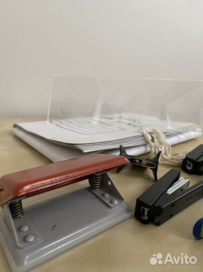 Органайзер для рабочего стола, степлер, дырокол