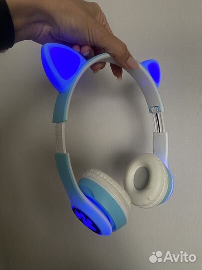 Беспроводные наушники светящиеся