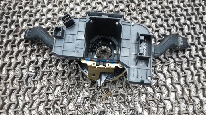 Переключатель поворотов подрулевой Audi A4/RS4/S4