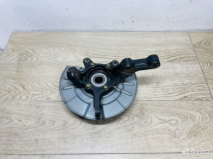 Кулак передний левый Suzuki Grand Vitara 2