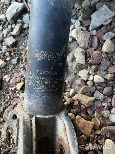 Subaru legacy стойки передние lynx