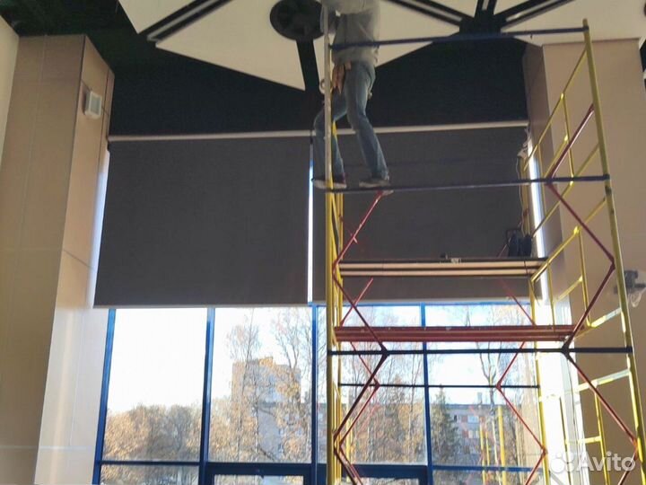 Рулонные шторы с установкой без сверления