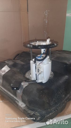 Бензобак с бензонасосом и заливной горловиной