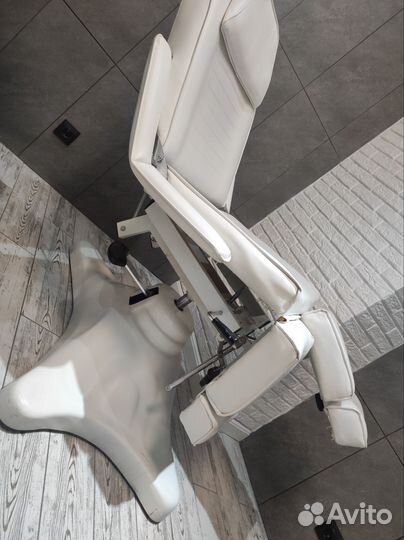 Педикюрное кресло кушетка с гидравликой