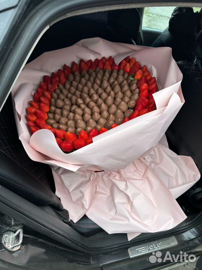 Клубника в шоколаде букеты