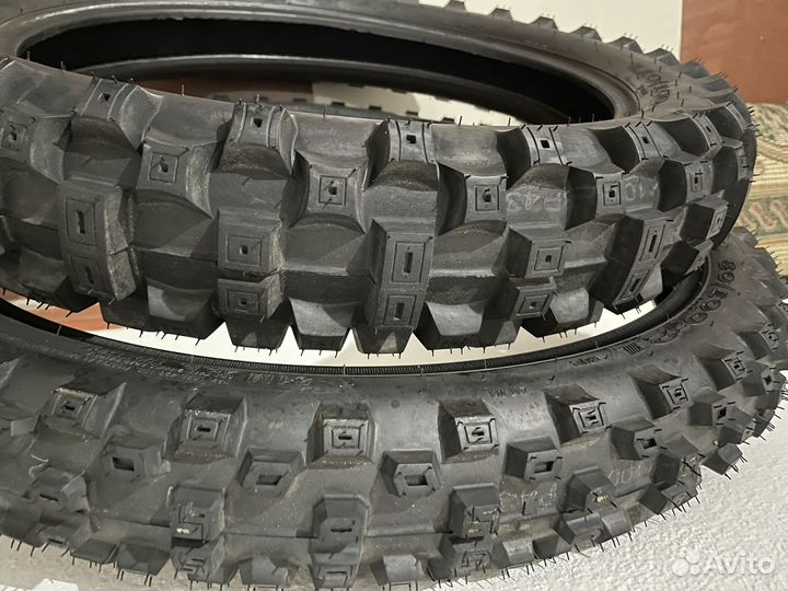 Покрышка на мотоцикл 18