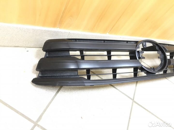 Решетка радиатора Toyota Hilux 2.4 2016 год