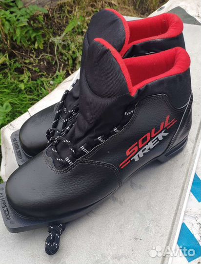 Лыжные ботинки 39 новые