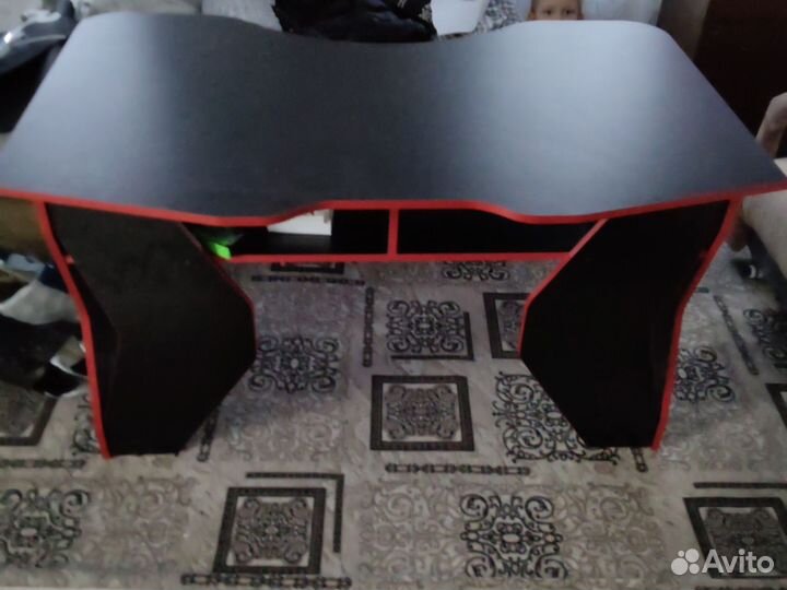 Стол компьютерный игровой