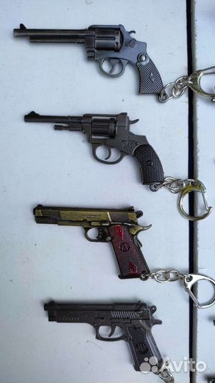 Брелок Пистолет, Автомат (в ассортим.) металл