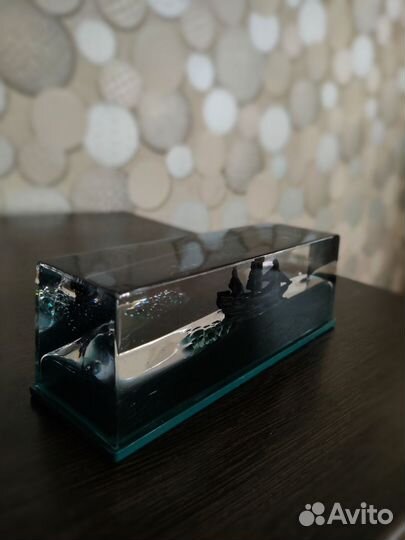 Пиратский корабль в жидкости сувенир