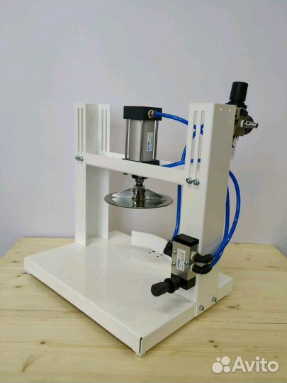 Укупорщик для банок полуавтомат