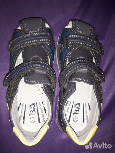 Сандали новые