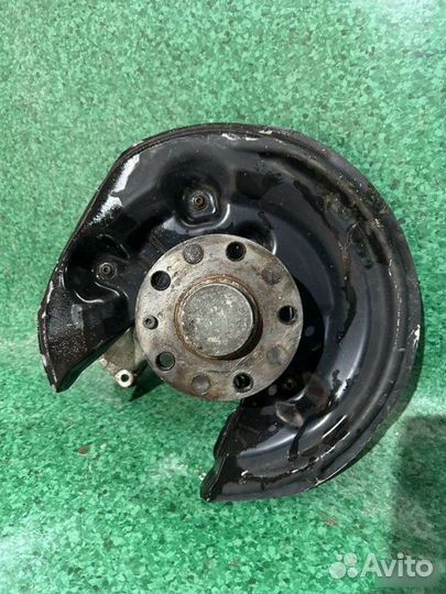 Поворотный кулак задний Volkswagen Passat