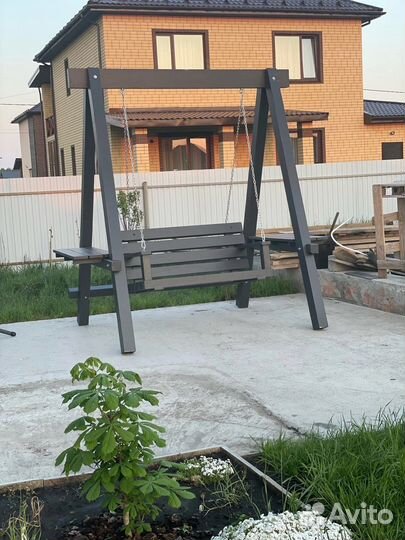 Садовые качели из дерева