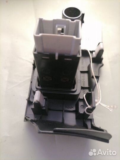 Кнопка омывателя фар и датчик температуры воздуха