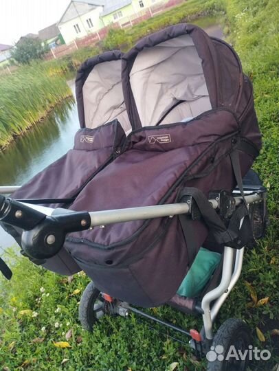 Коляска для двойни bumbleride