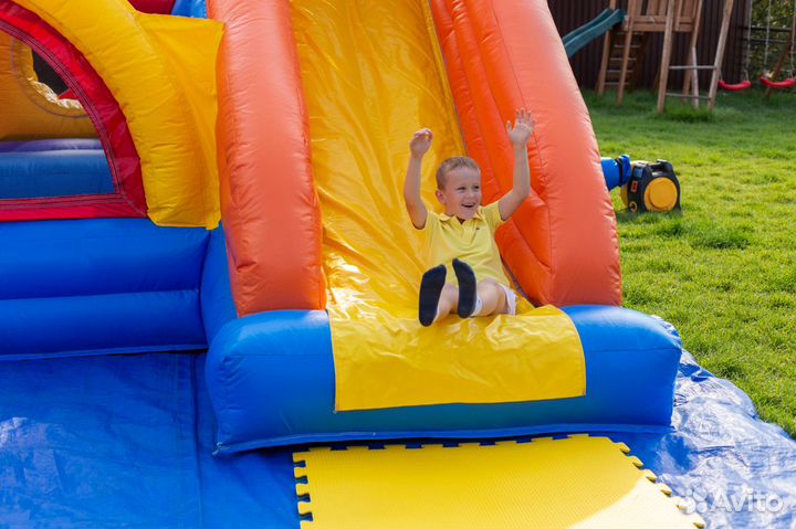 Аренда надувного батута с горкой