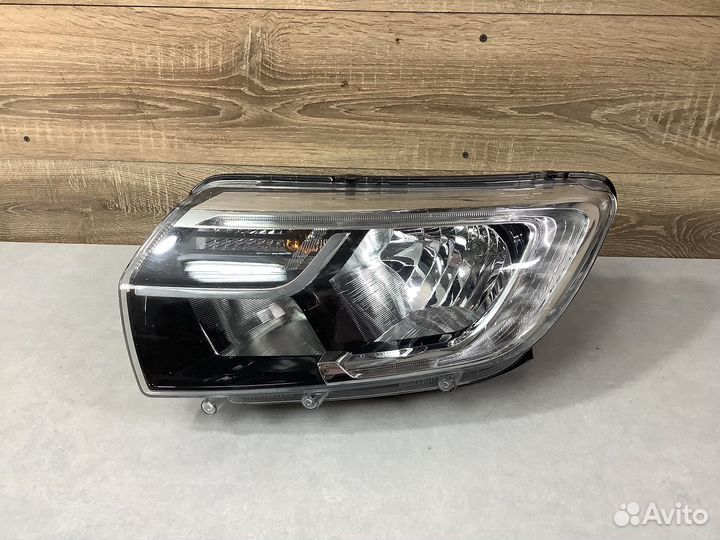 Фара левая Renault Logan, Sandero