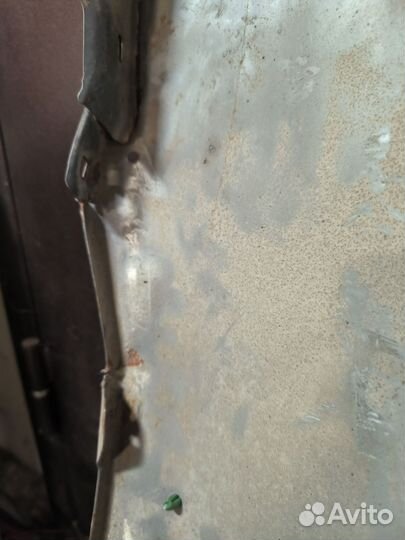 Крыло переднее правое битое outlander 2005