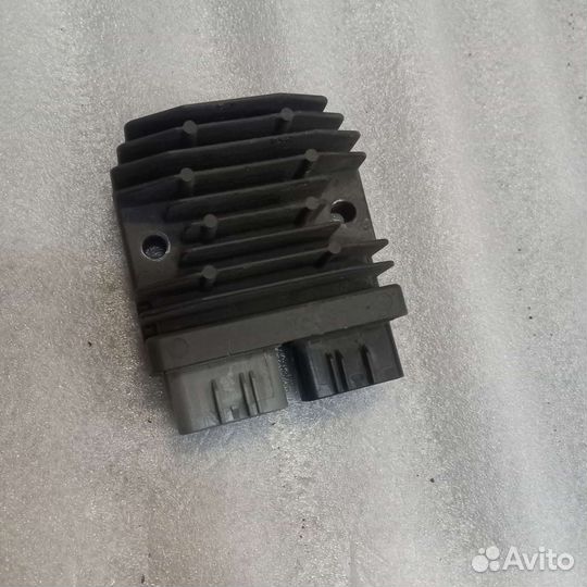 Реле регулятор Yamaha 1D7-81960-01-00