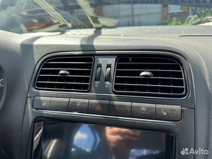 Центральный дефлектор торпедо Volkswagen Polo 5