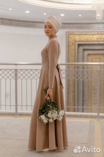 Платье на никах