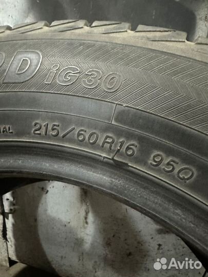 Yokohama Ice Guard IG30 215/60 R16