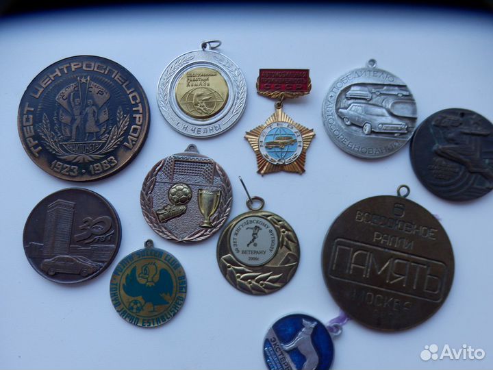 Медали и знаки разных стран