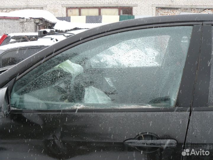 Стекло двери передней левой Nissan Primera P12