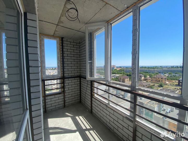 Оконная рама пластиковая со стеклами