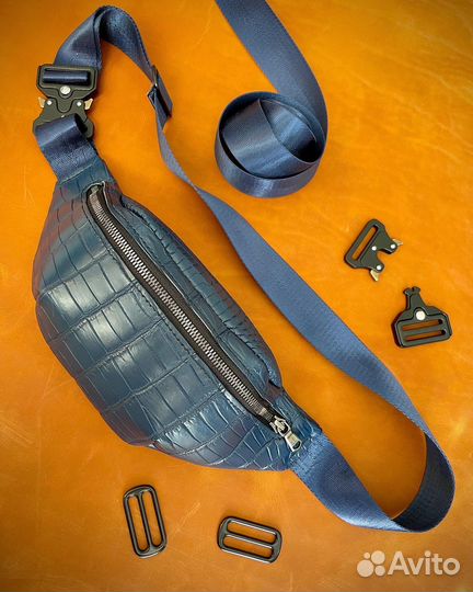 Поясная сумка из кожи крокодила