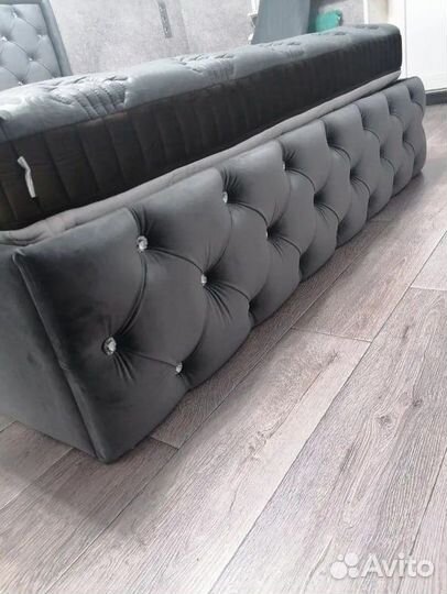 Кровать двуспальная с матрасом