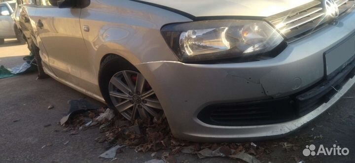 Volkswagen Polo 1.6 МТ, 2012, битый, 160 000 км